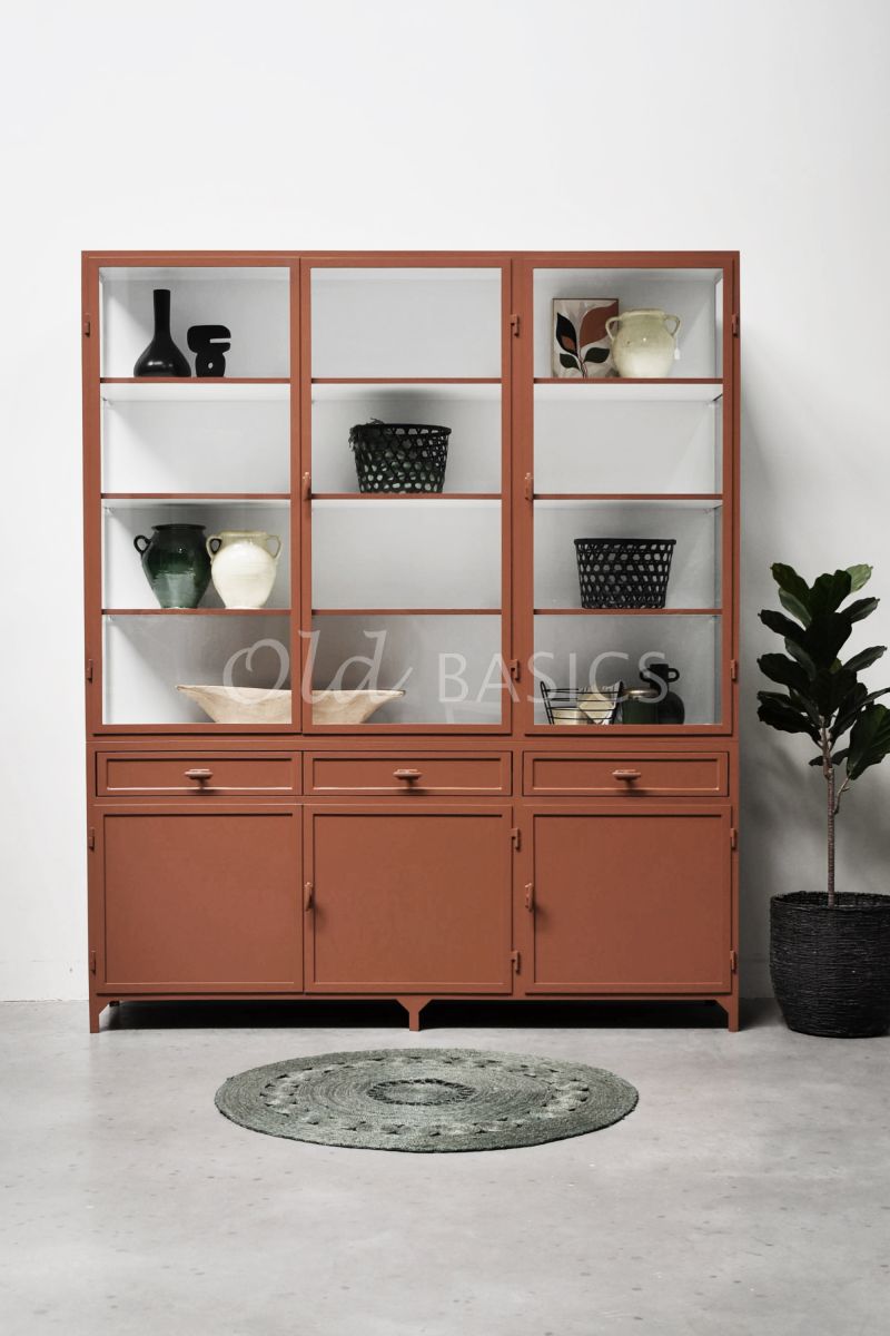 Detail van Apothekerskast Ferro, 3 deuren, RAL8004, rood, terra, bruin, oranje, materiaal staal